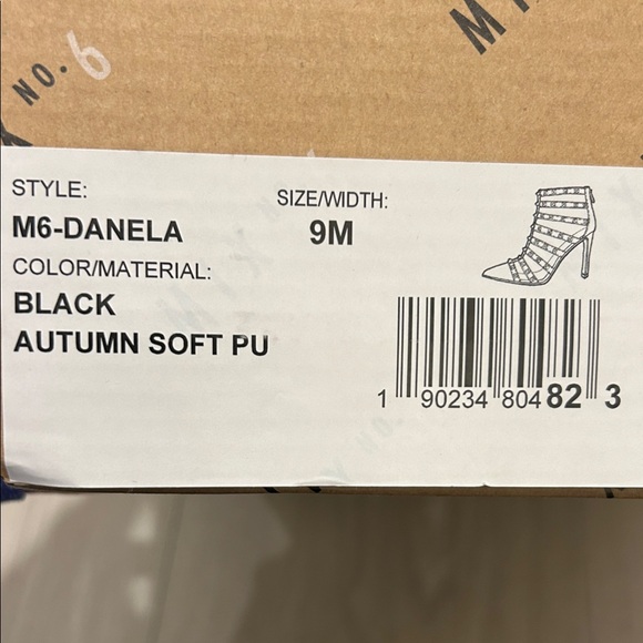 Mix No. 6 (NWT) Daniela Black and Gold Studded Pumps - Picture 8 of 9